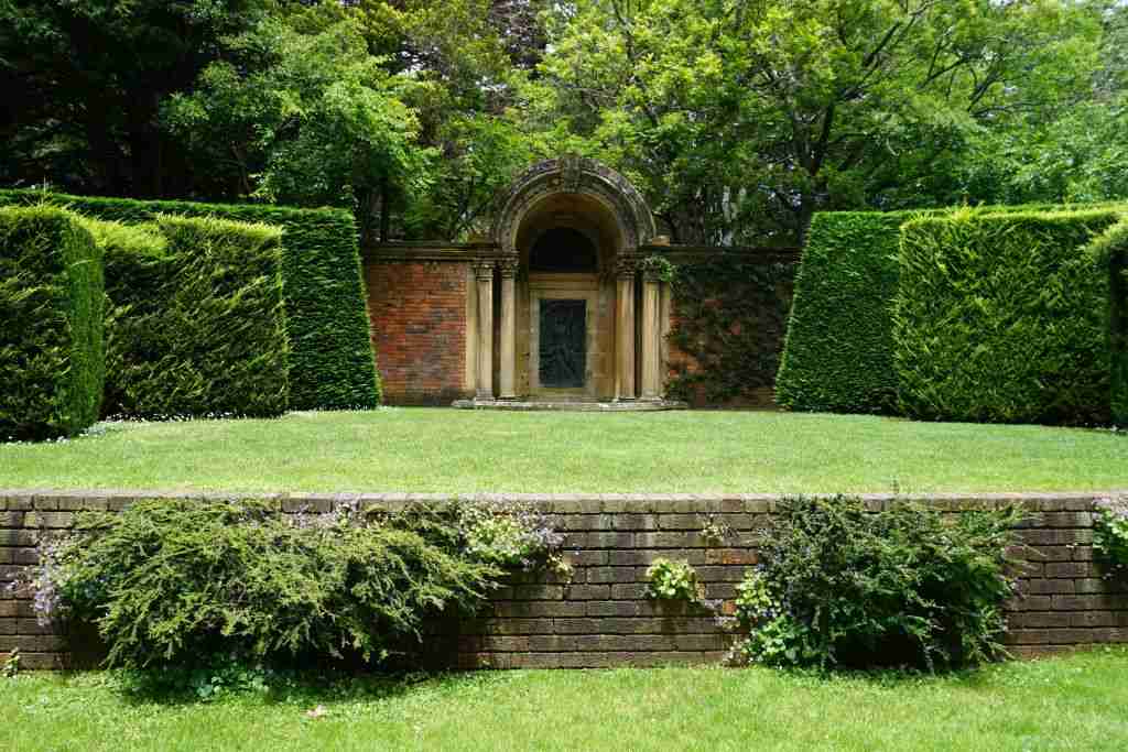 a pretty garden stage at the everglades in Leura