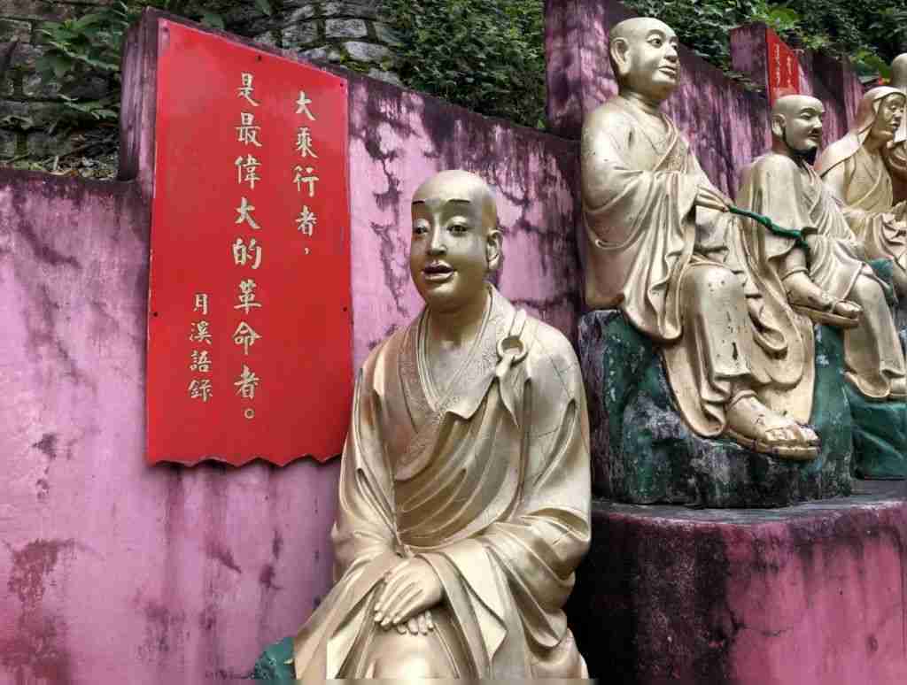 Buddha statues at the 10 Thousand Buddhas monastery