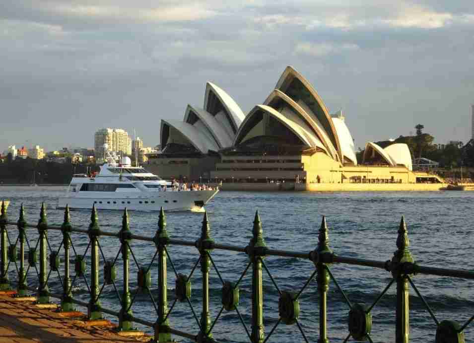solo Travel in Australia and see The Sydney Opera House