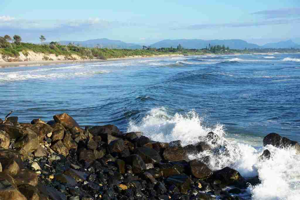 waves crashing against the rocks at Main Beach Byron Bay