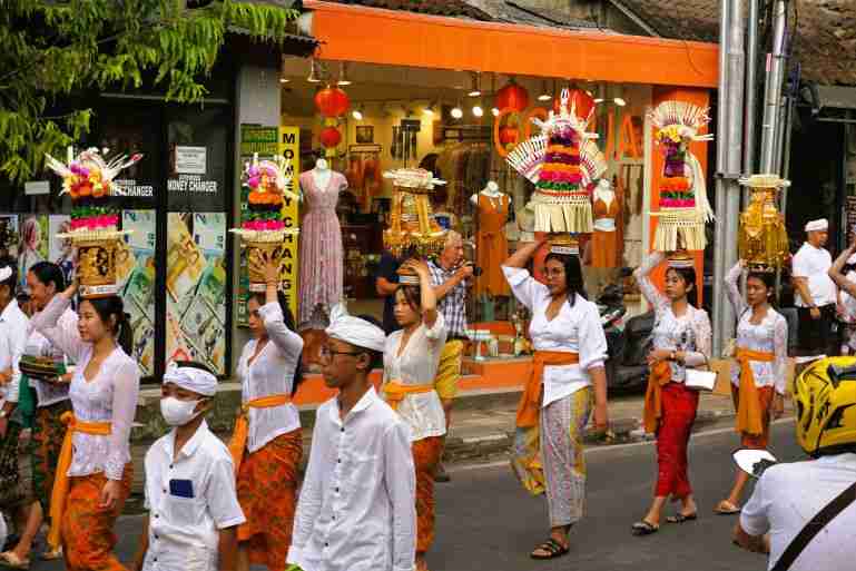 Bali vs Thailand: Religious procession through Ubud in Bali