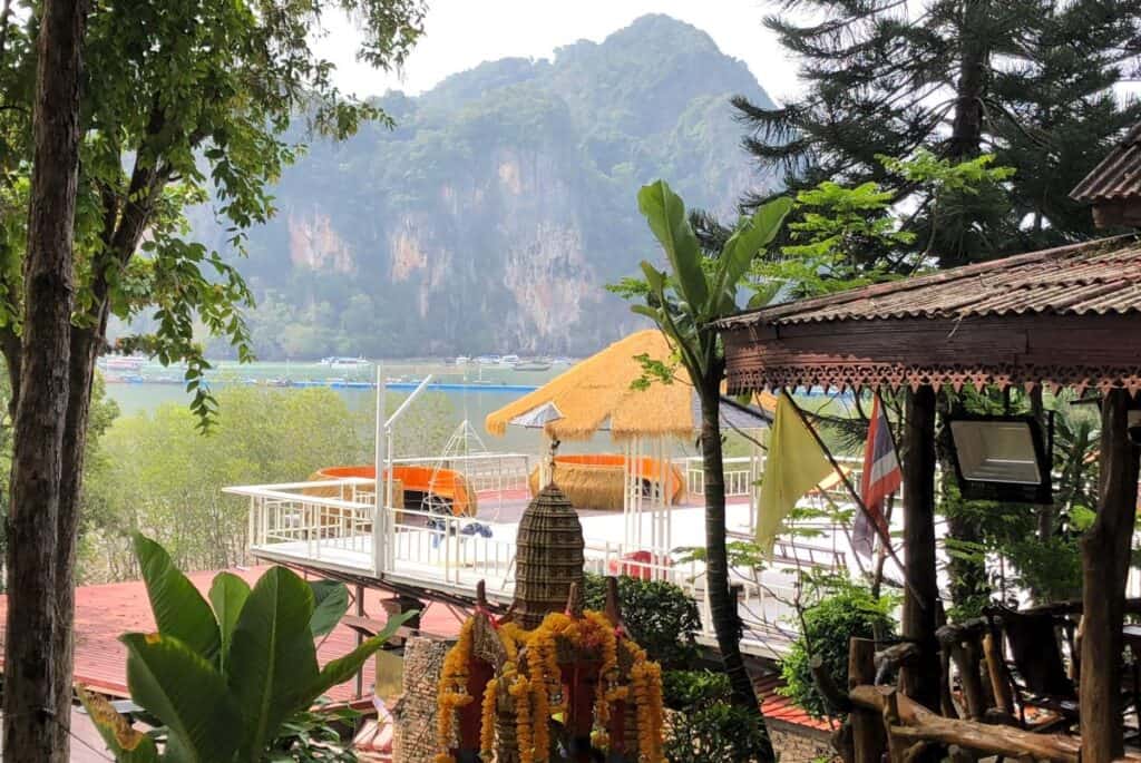 Ao Nang vs Railay Beach: beach view with karst mountains at Railay East